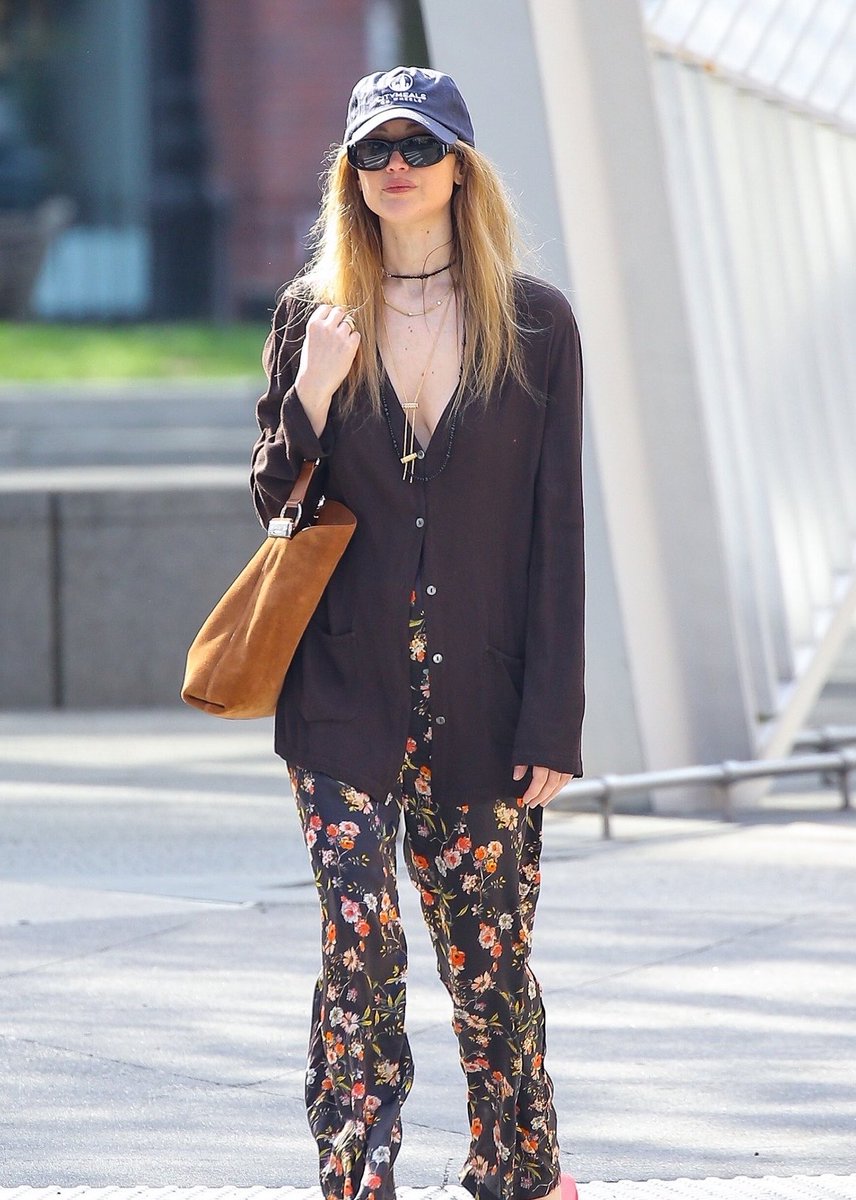 JLawrence Center tweet media