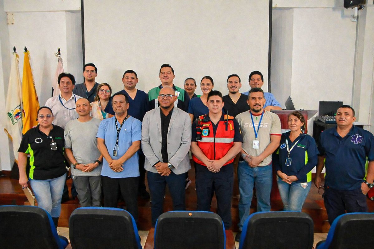 BomberosDuran's tweet image. Impulsamos la formación técnica: iniciamos la capacitación en SCI dirigida al IESS Durán. Analizamos principios de organización y gestión crítica para salvar vidas. 🚒✨

#BomberosDurán #Capacitación #GestiónDeRiesgos