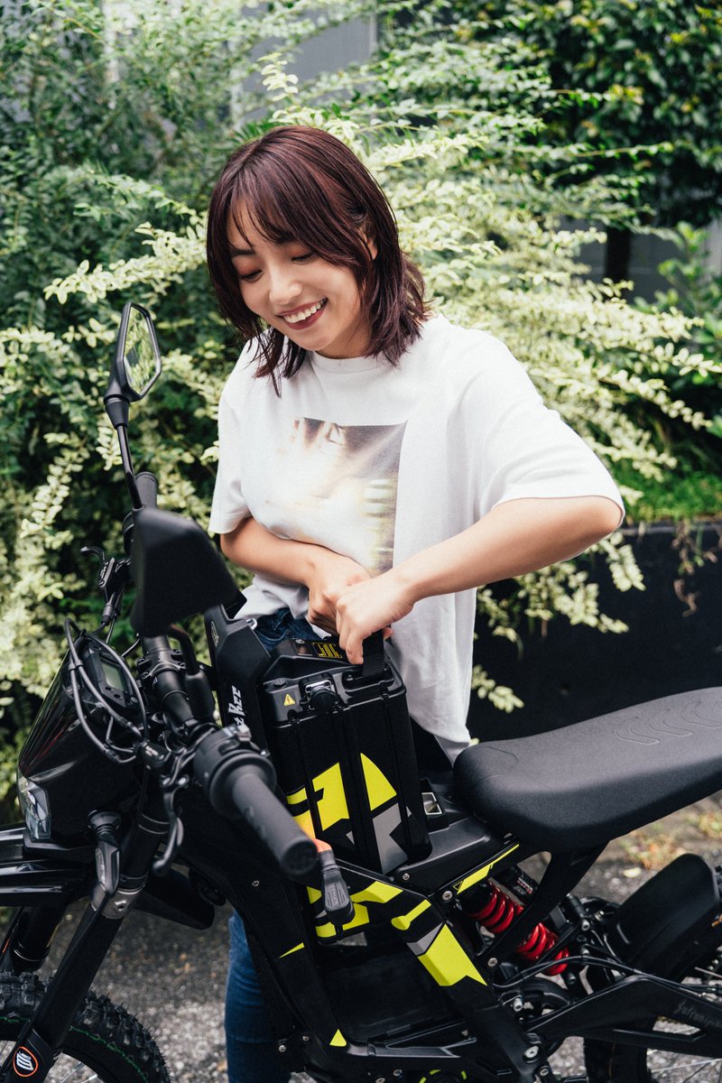 SUR_RON_JP's tweet image. Light Bee のバッテリーは簡単に取り外し可能。

充電も、取り回しもスムーズ。
日常使いを考えた設計です。

#LightBee #Surron