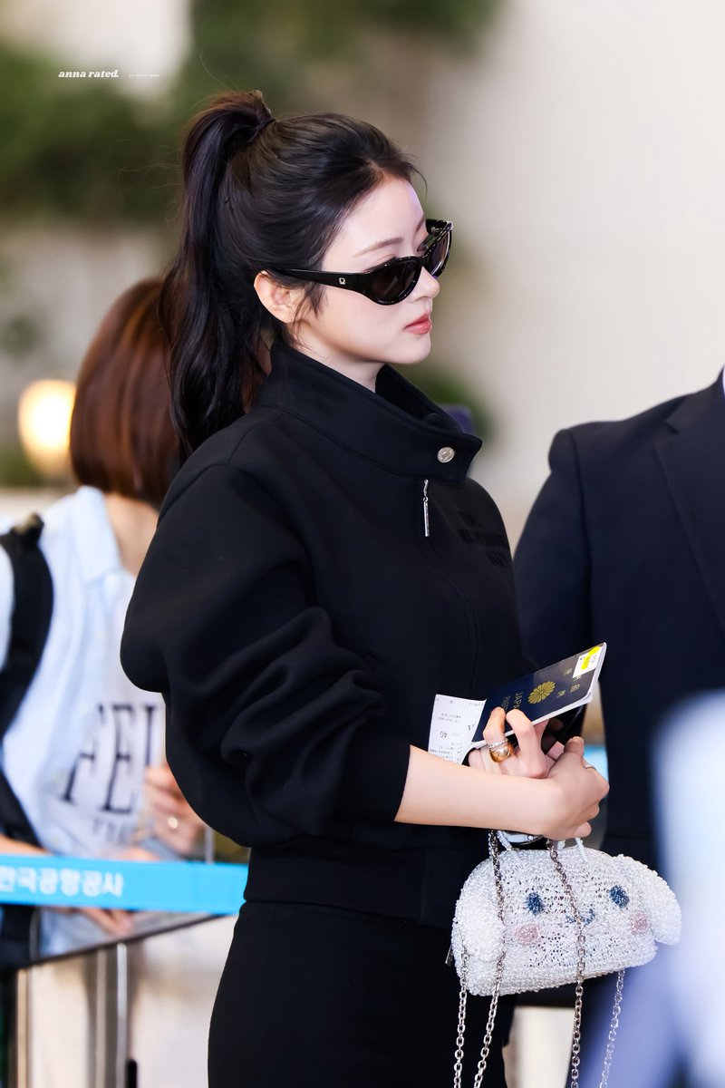 MEOVV ANNA 안나 tweet media