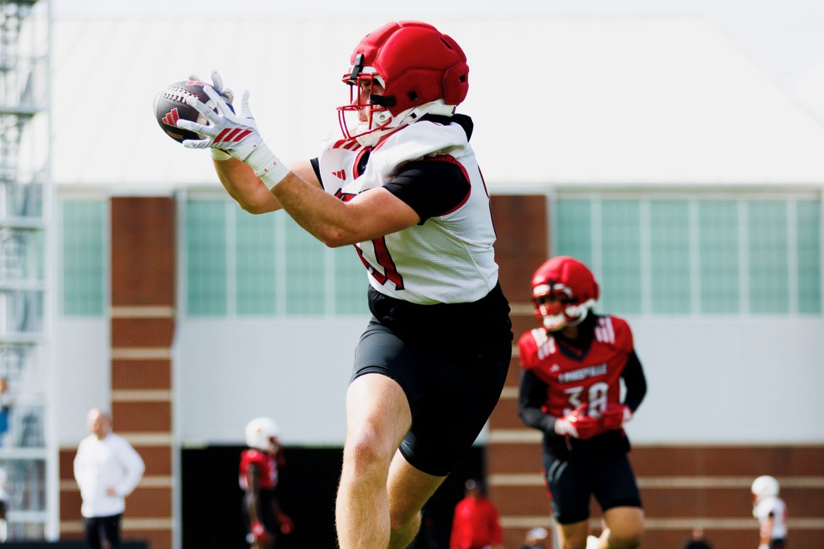 LouisvilleFB's tweet image. Finally 🙌 Catch us at L&amp;amp;N Stadium at 6pm tomorrow for the Spring Game

#GoCards