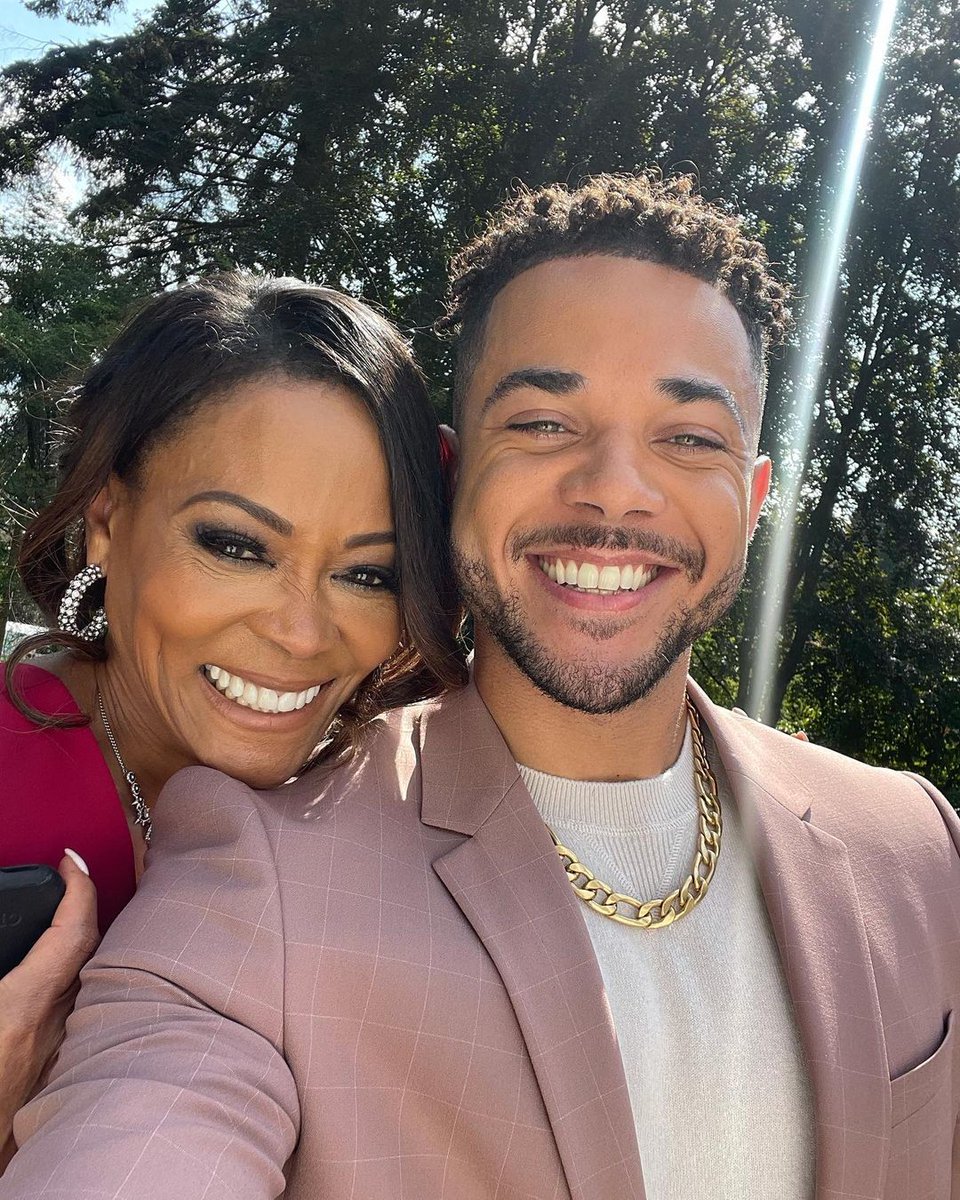 Lastly, the spectacular cast from all 3 seasons. All the work they put in to bring these characters to life are most certainly one of the many ways that made Batwoman unique 🥰

#SaveBatwoman