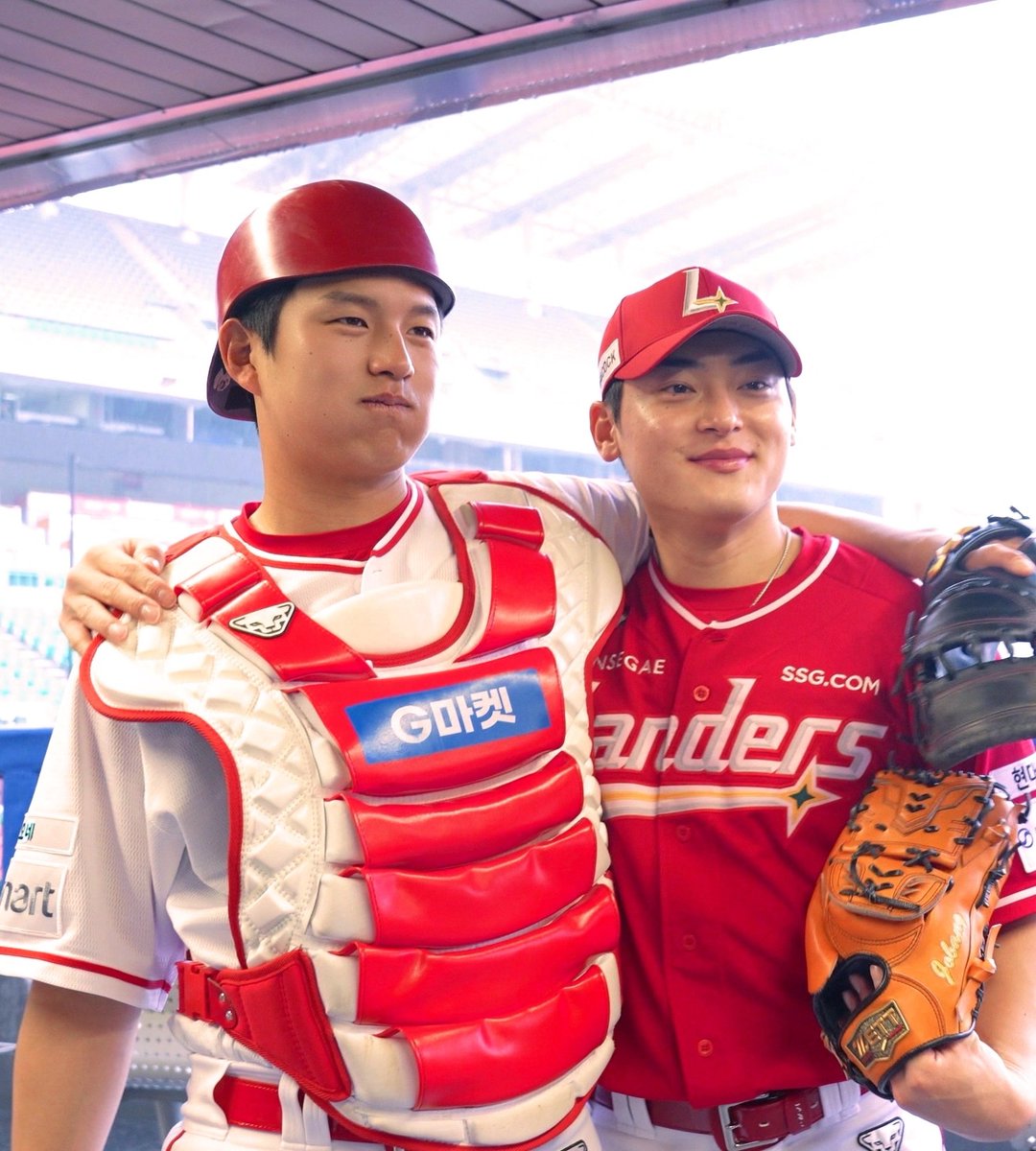 더그아웃매거진 tweet media