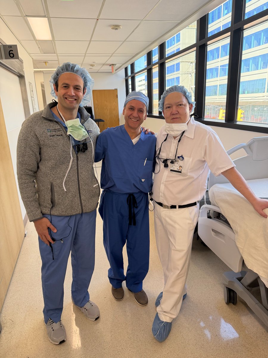 moeltemamy's tweet image. We had a great time hosting Dr Humberto E. Bohorquez, from @OchsnerTXP observing some robotic kidney transplant @ClevelandClinc .

@CleClinicUro @ASTSChimera #robotic #kidney #transplant @OchsnerHealth