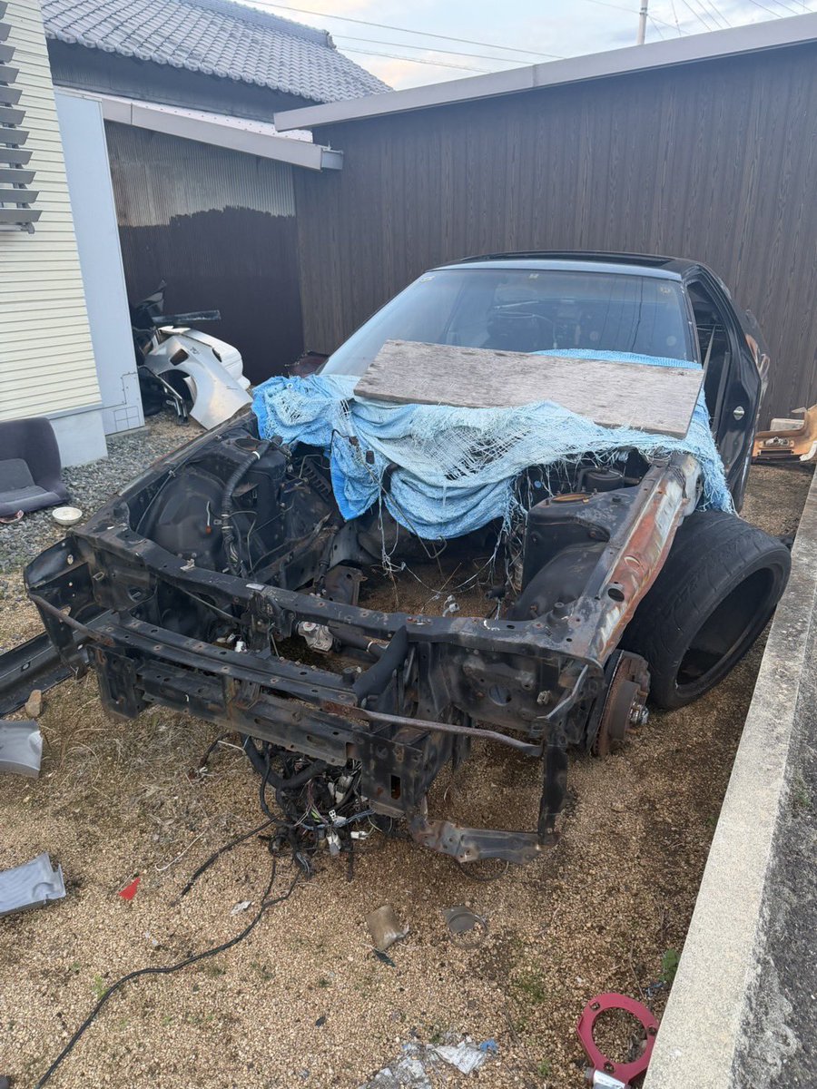 mk__3280's tweet photo. FC3S サンルーフ有 箱売ります
訳あり書無し 現状5万円
別途になりますがサンルーフユニット ドア等あります🙆‍♀️
現状転がりません
転がしのタイヤホイール持ってきてくれたら転がります
香川県から
卍な箱替えベース等に https://t.co/kmFluUVDHf