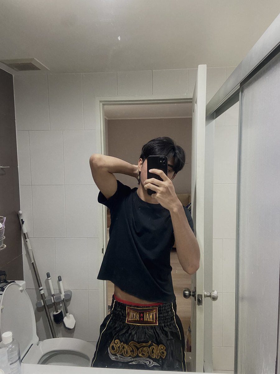 yuxzse's tweet photo. ระวังเเตก https://t.co/Gp8GPboVtp