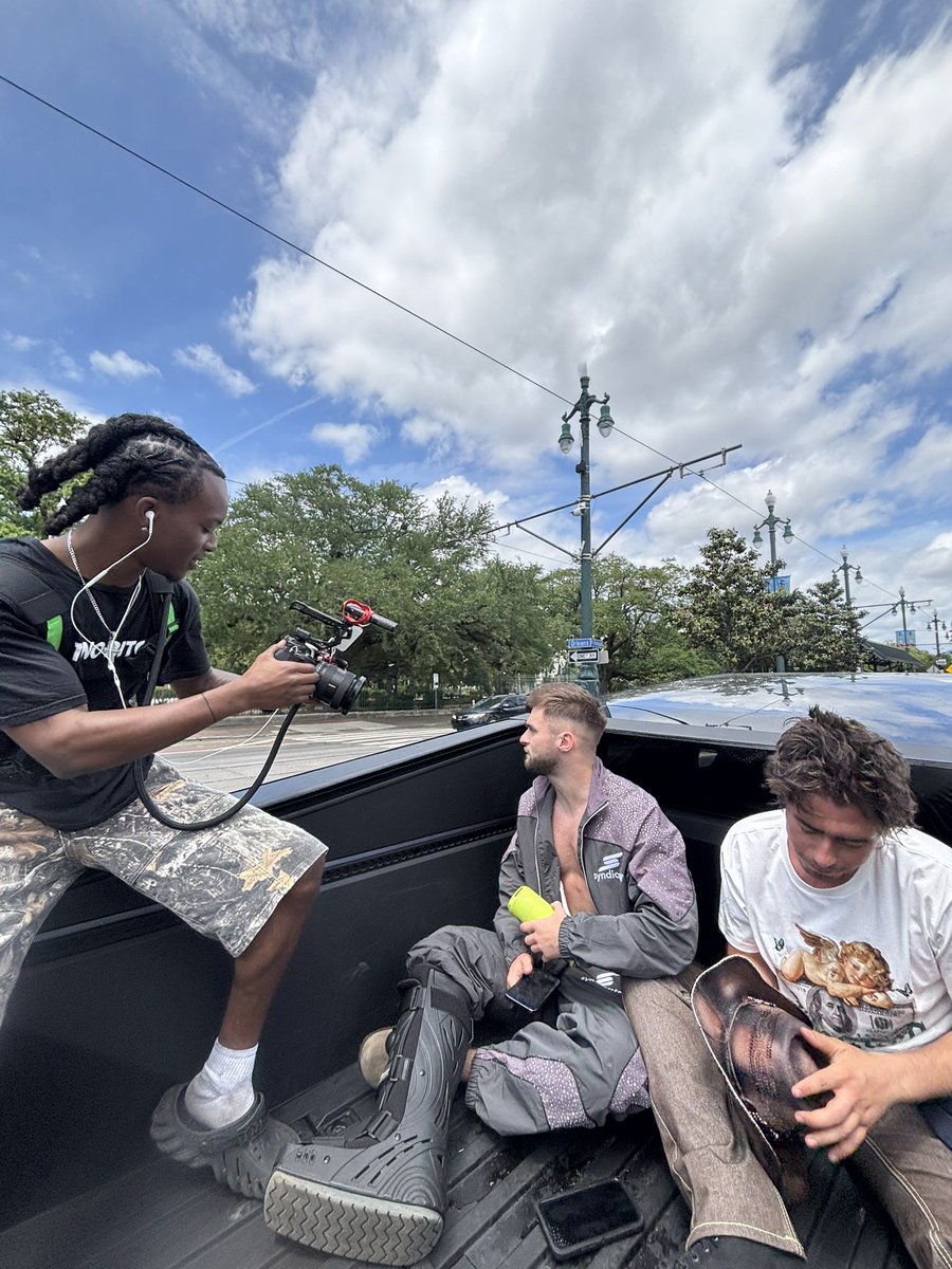 CameraManDan tweet media