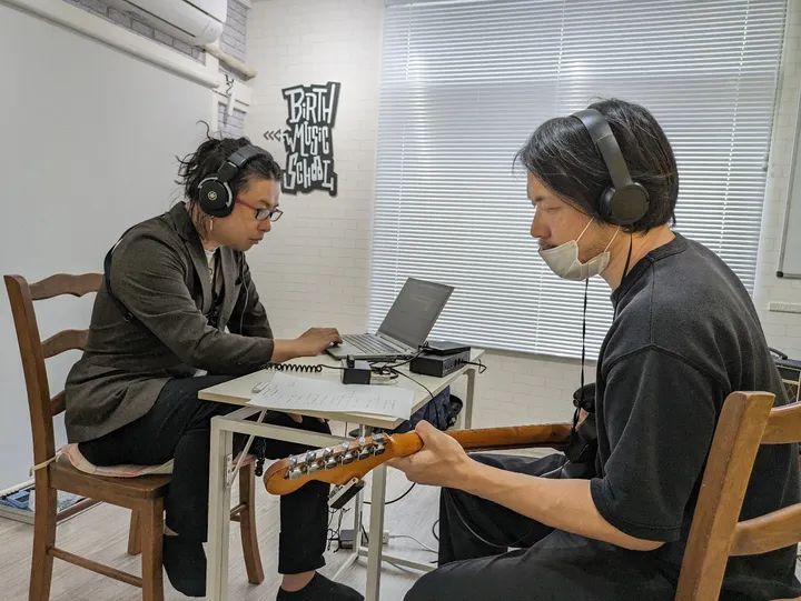 BirthNpo's tweet photo. 開設準備中 Birth Music School
BirthコウノトリオリジナルSONG
「夢に向かってつっ走れ」by るびー
音源制作風景です♪

【Birth Music School】
〜障害を持つ人達のための音楽教室〜
2026/8/3 (Mon) 開校
会場 NPO法人Birth神戸 2F音楽室 https://t.co/r0p6BCktCN
