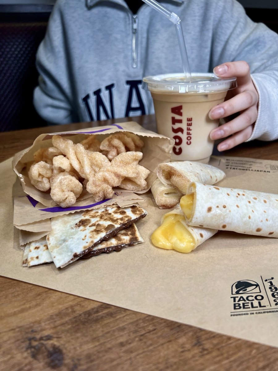 TacoBellJP's tweet image. ／
🍰デザートもタコベル！
＼
サクサクのシナモン、とろけるチョコ、クセになるチーズ…
気分で選べるタコベルスイーツ🌮🔔

食後にも、ちょっと甘いものが欲しい時にも
ぜひチェックしてみてください～

#タコベル
#TACOBELL