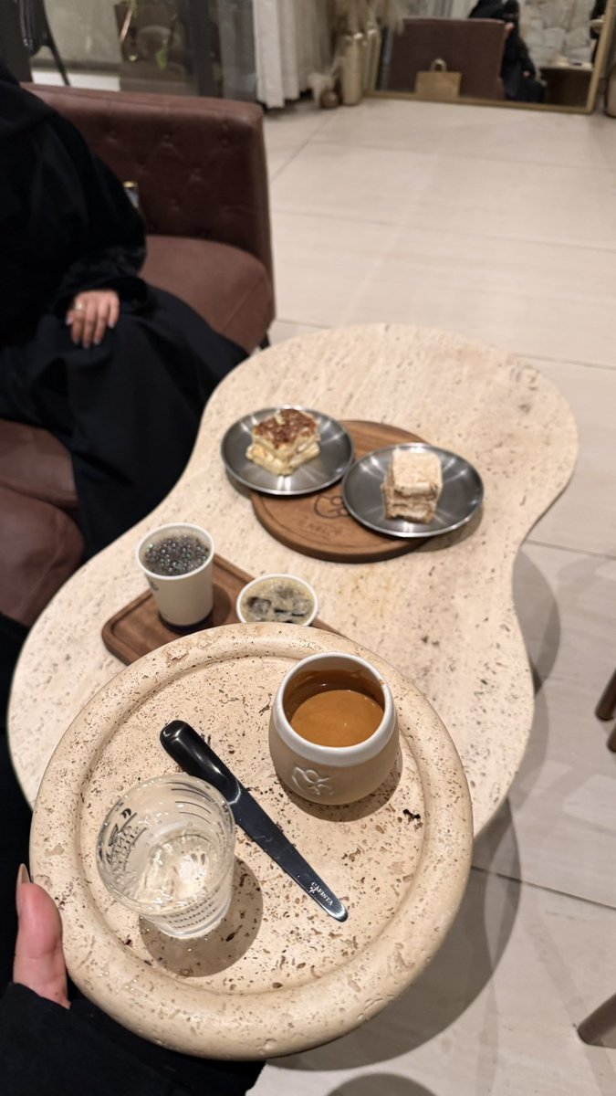 io0qe's tweet photo. ☕️🍰. https://t.co/QLeOWbctER