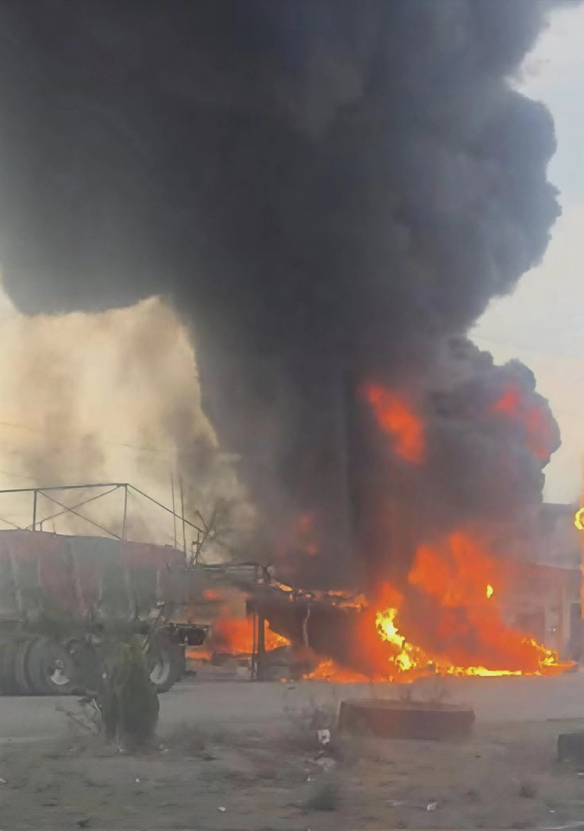 EdoMexInf's tweet image. Abr 16, 2026 | 6:30 pm | EDOMEX | Se registra un percance vial que originó un incendio en la  carretera Jorobas - Tula, está cerrada la vialidad en dirección CDMX #Accidente #Incendio #EdoMex