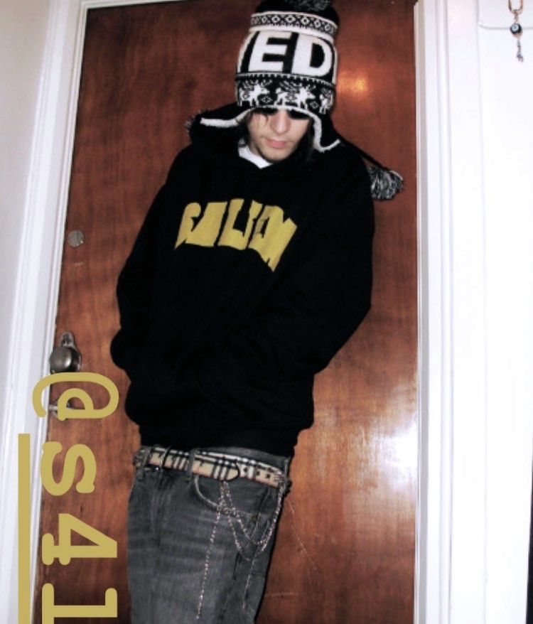 hourly bladee 🗡️🃏🛡️ tweet media