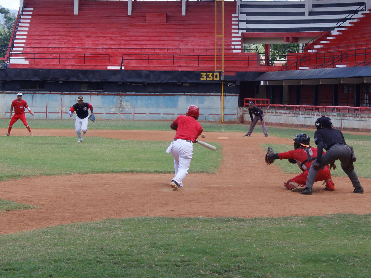 🇨🇺⚾️| Este jueves arranca la etapa decisiva de la I Copa de Béisbol Fermín Laffita Pelipiche, luego de desarrolladas las fases clasificatoria y de semifinales. Las Avispas de Santiago de Cuba y el conjunto Sub-23 se enfrentarán por el título.

•
•

#SantiagoDeCuba <a href="/LaCmkc/">Amigos de la Cmkc</a>
