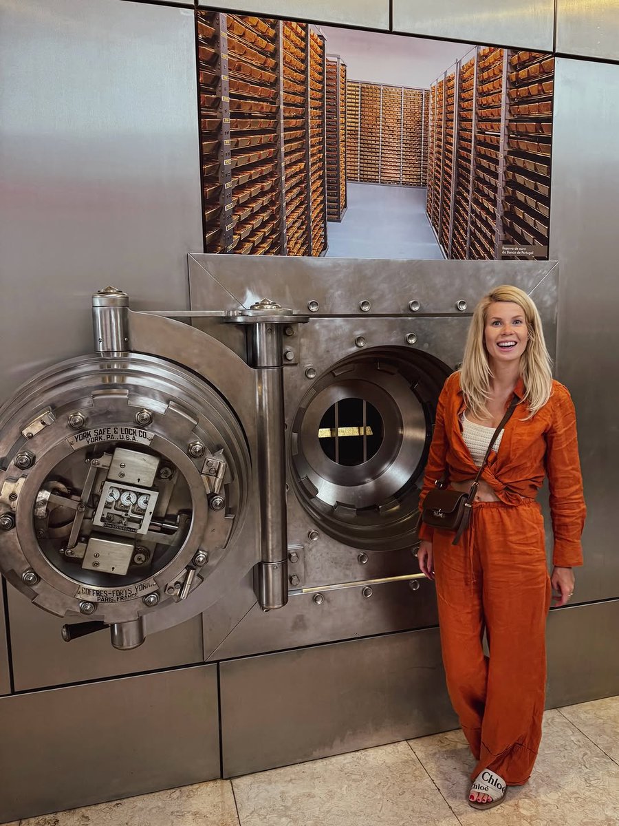 LauraWebbb's tweet photo. In the basement of the Banco de Portugal, right in the middle of Lisbon, sits the Money Museum. Not just any museum: this is literally the heart of Portugal’s central bank. A vault door several meters thick, a wall of gold bars, and the classic question: what is money, really? https://t.co/EJpXPUF0FM