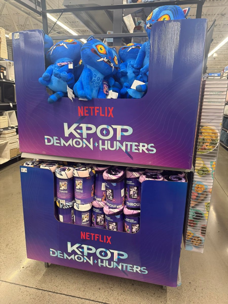 LVFunkoholics's tweet image. Showing up @Walmart K-Pop Demon Hunters.

📷 Armando

#kpopdemonhunter #walmart #kpopdemonhunters #derpy #kpop