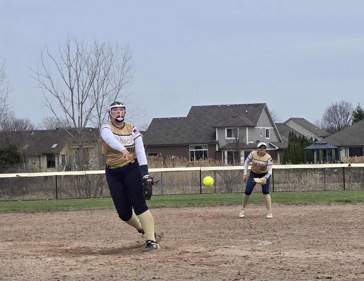 ScarletteS2030's tweet photo. Last weekend my team went to Michigan and we finished as the runner ups in the PGF Super Select Northern Tournament.
#softball #PGFnetwork #goldblooded #softballpitcher https://t.co/dqlh8S1EW2
