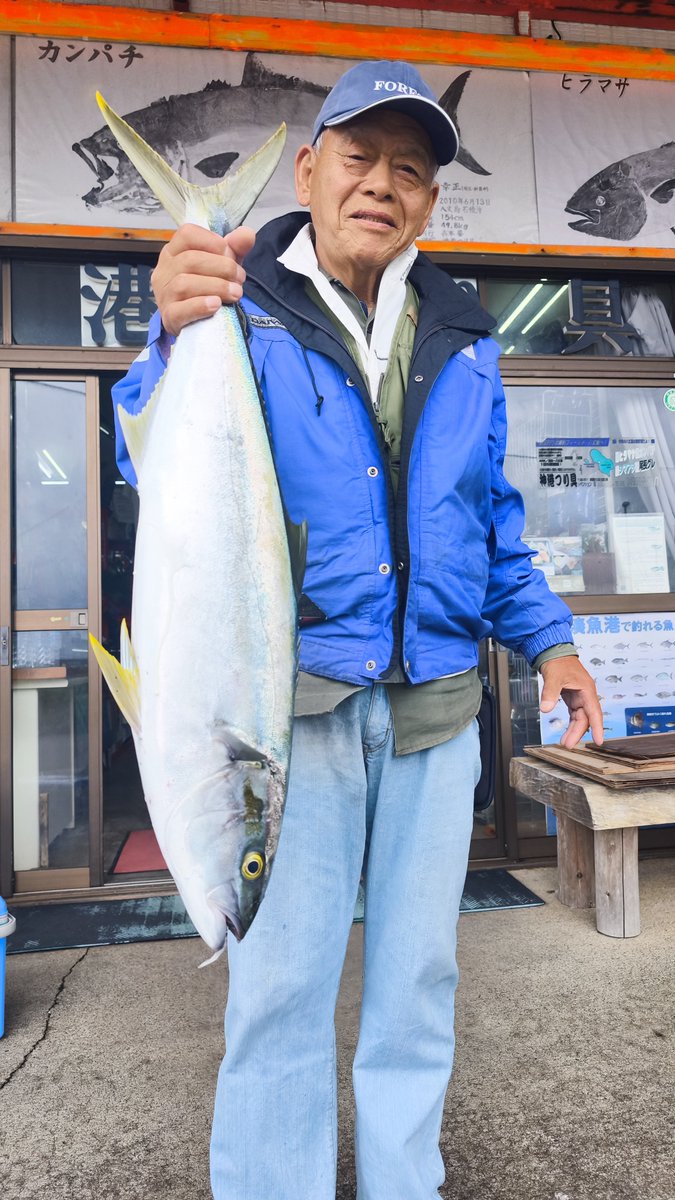 kaminato_'s tweet image. 地元村山さんトップウォーターでヒラマサ出す！78cm 3.55kg（八重根にて）
ルアーバシバシ竿捌いてる姿想像。。。元気すぎるｗ
トップで出す爽快感堪りませんね😆
太ってて美味しそう😋
＃八丈島 ＃トップウォータールアー ＃SHIMANO BOMDIP 170Ｆ
キハダ狙ってるそうです🎣