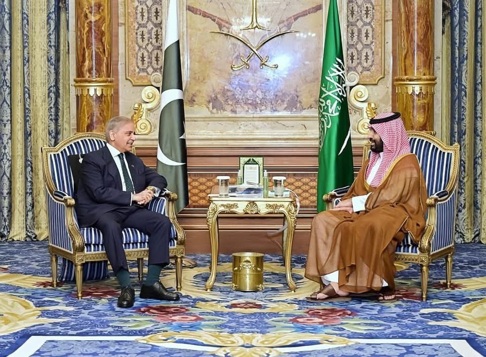 HamzaEjaz367's tweet image. Prime Minister Muhammad Shahbaz Sharif's visit to Saudi Arabia. Meeting between Prime Minister Muhammad Shahbaz Sharif and Crown Prince of Saudi Arabia. #Pakistan #KSA