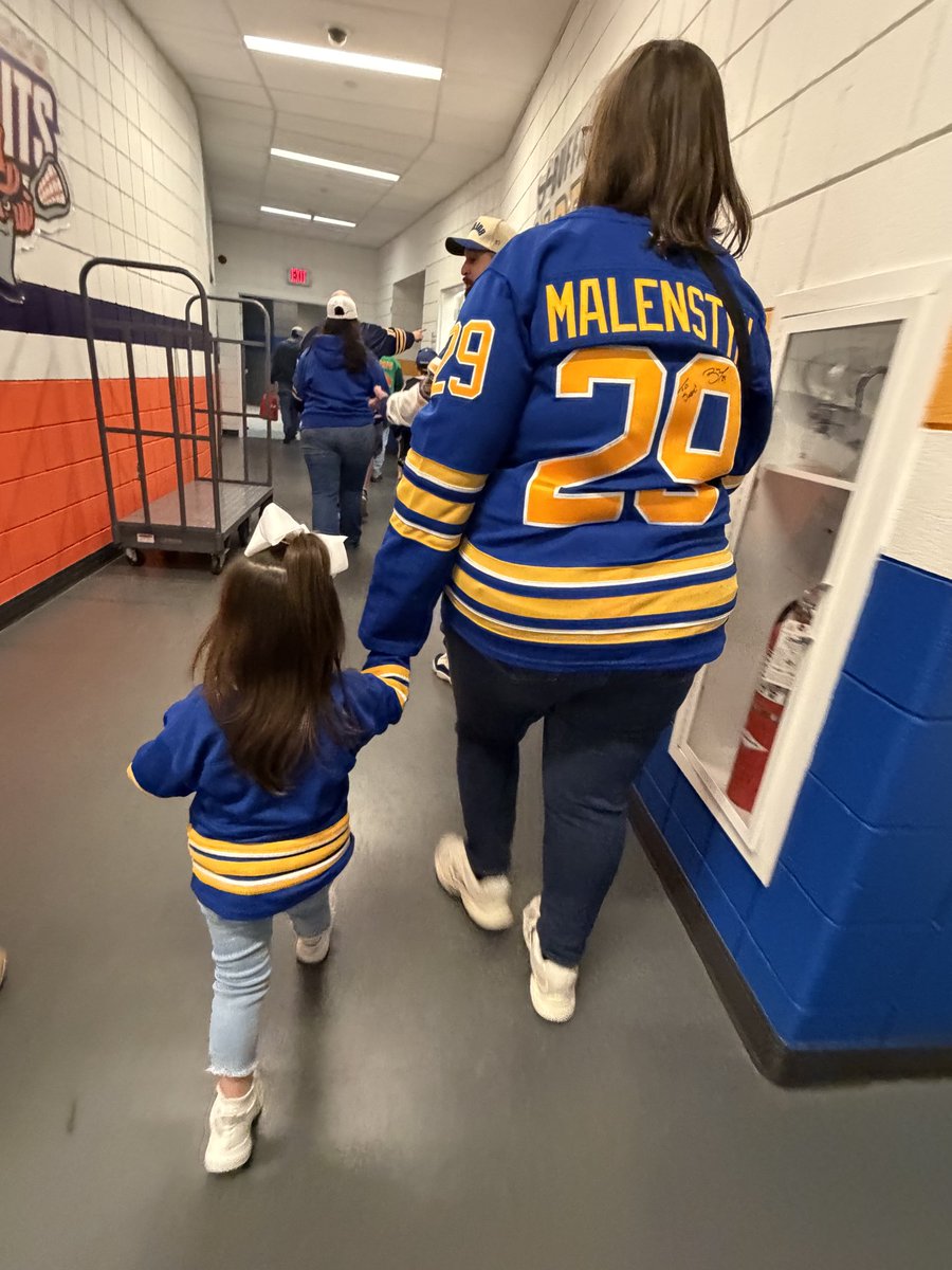 y - samantha 🌻 tweet media