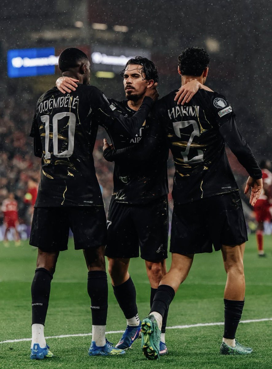 Football Pictures That Go Hard tweet media