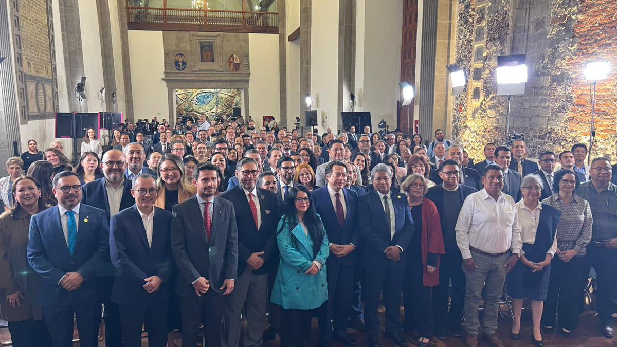 Somos Normalistas tweet media