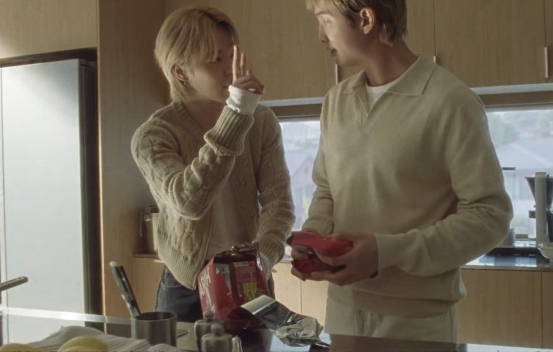 I’m already knowing jungkook was about lose his sanity about this