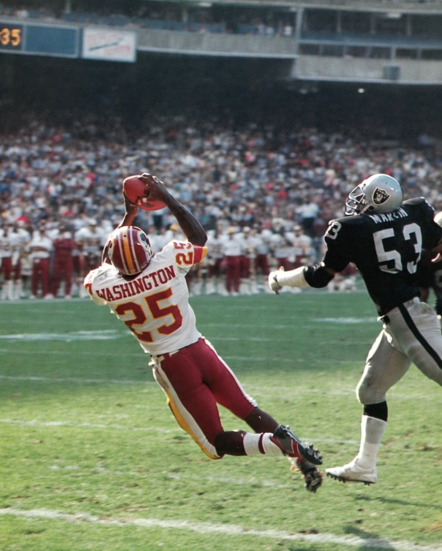 FB_Helmet_Guy tweet media