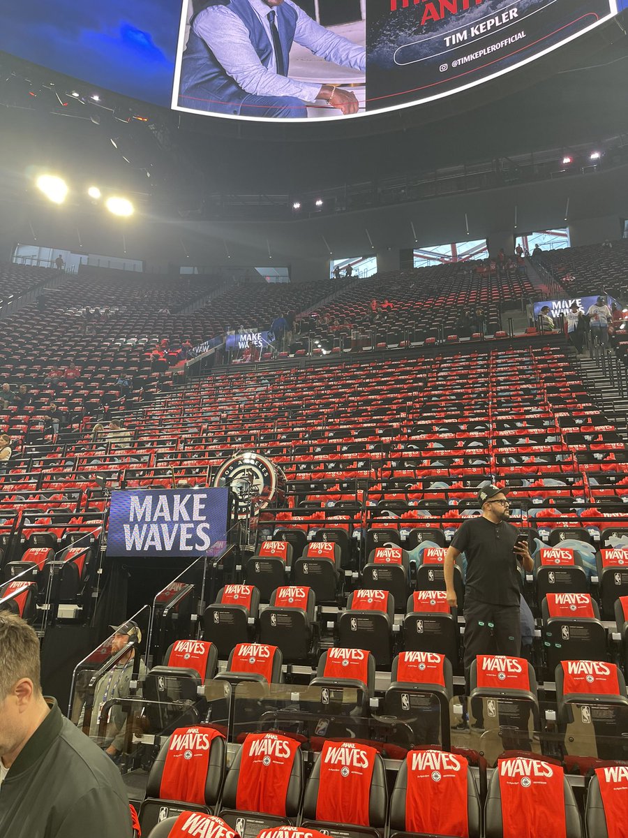 Tomer Azarly tweet media