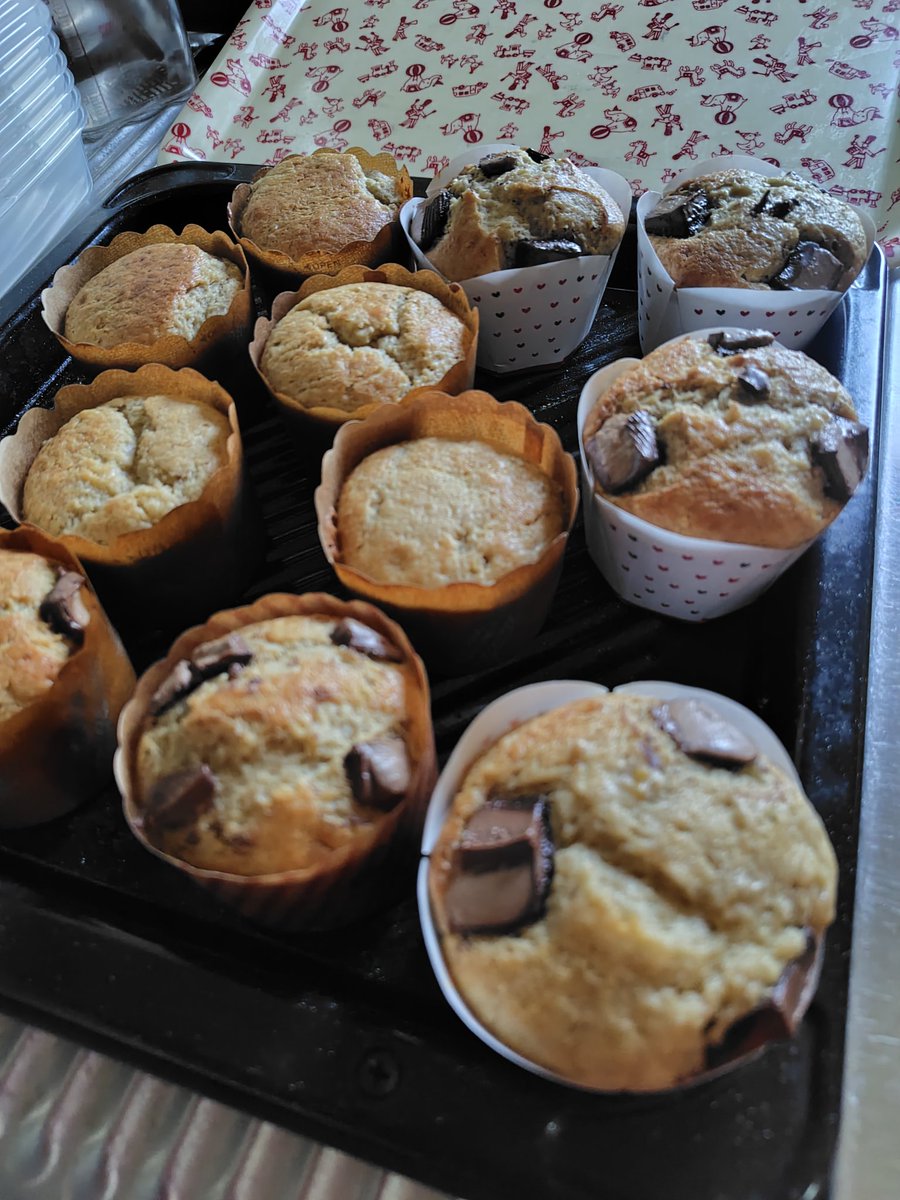 AyakoHirono's tweet image. よく ふくらんだ🧁❕️

スタジオお稽古の
練後おやつは
🍌バナナケーキと🍫🍌チョコバナナ

今まで
膨らみが控えめだったのは
米麴甘酒の もろみを
砂糖代わりに入れていたからかな？？

＃MASQUERADE
＃マスカレード

＃SUPERWORKS
＃芦屋ジャズフェスティバル←5/5🎤
＃寝屋川アコルデ  ←7/12🎤