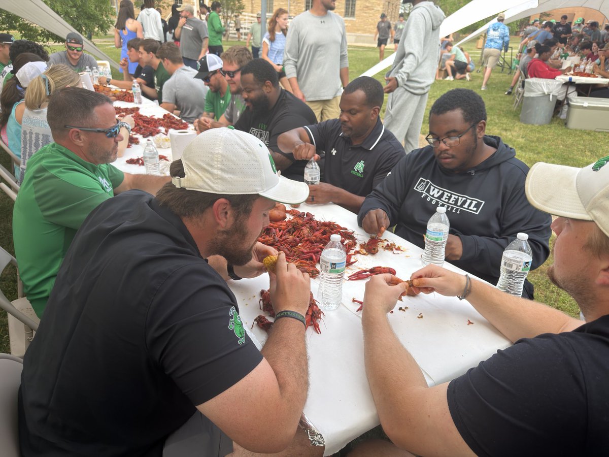 WeevilFootball's tweet image. Annual Crawfish Boil in the Cello ✅
#WeDAT | #Eatemup