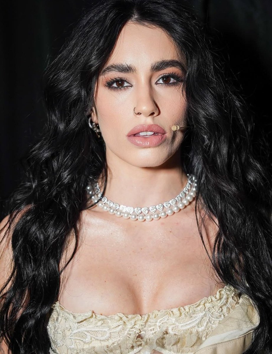 priscila ⛤ tweet media