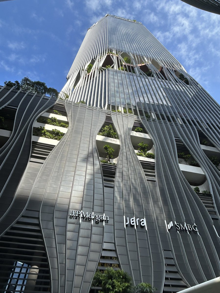 This building 😍 <a href="/JLL/">JLL</a> <a href="/JLLWorkplace/">Workplace Strategy</a> Singapore