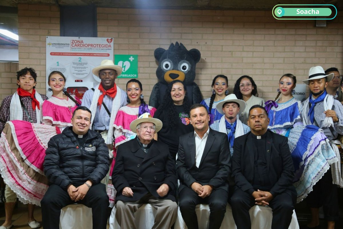 RecUNIMINUTOCB's tweet photo. El Centro Universitario Soacha recibe una visita que inspira y conecta con nuestra esencia: la del padre Diego Jaramillo, Presidente de El Minuto de Dios. Su presencia nos recuerda la importancia de volver a la fuente, beber de ella y renovar el sentido de nuestra misión. https://t.co/pDUZcin7Dq