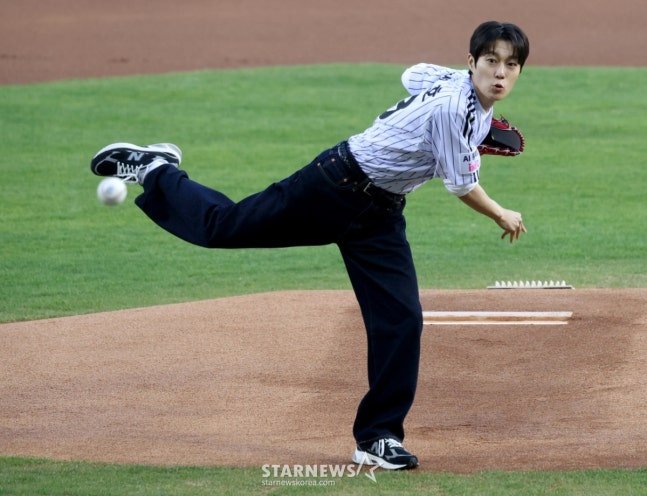pink_gerachu's tweet photo. Perfect stance ☺️💙⚾️

#윤두준 https://t.co/VFey8y9A9Y
