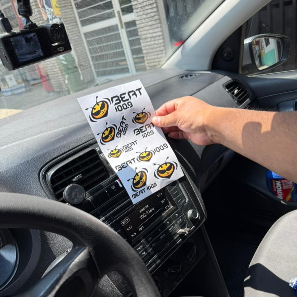 BEATOFICIAL's tweet image. Estamos recorriendo las calles de la Ciudad de México 🚗 regalando merch oficial y stickers para tu carro o moto.😎 Mantente conectado a nuestros programas en vivo para conocer las próximas rutas.
🐝 beatdigital.mx
#radio #cdmx #beatdigital #Stickers