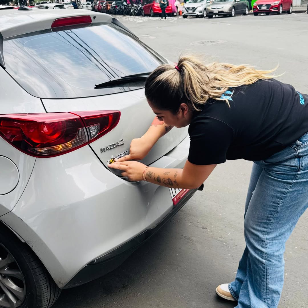 BEATOFICIAL's tweet image. Estamos recorriendo las calles de la Ciudad de México 🚗 regalando merch oficial y stickers para tu carro o moto.😎 Mantente conectado a nuestros programas en vivo para conocer las próximas rutas.
🐝 beatdigital.mx
#radio #cdmx #beatdigital #Stickers