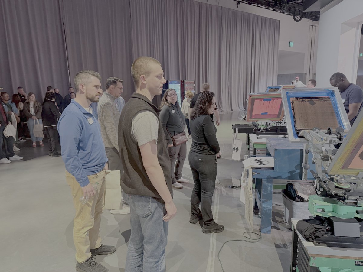 itscoleonx's tweet image. This is what live printing looks like. A crowd, a press, and custom tees made on the spot. No pre-orders. No minimums. Just show up and walk away with something that's yours.

We bring the shop to you.

#LivePrinting #ScreenPrinting #CustomMerch #EventPrinting #MerchTroop