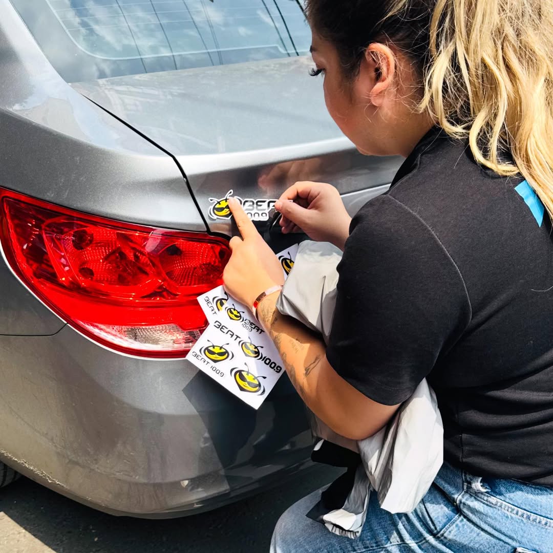 BEATOFICIAL's tweet image. Estamos recorriendo las calles de la Ciudad de México 🚗 regalando merch oficial y stickers para tu carro o moto.😎 Mantente conectado a nuestros programas en vivo para conocer las próximas rutas.
🐝 beatdigital.mx
#radio #cdmx #beatdigital #Stickers