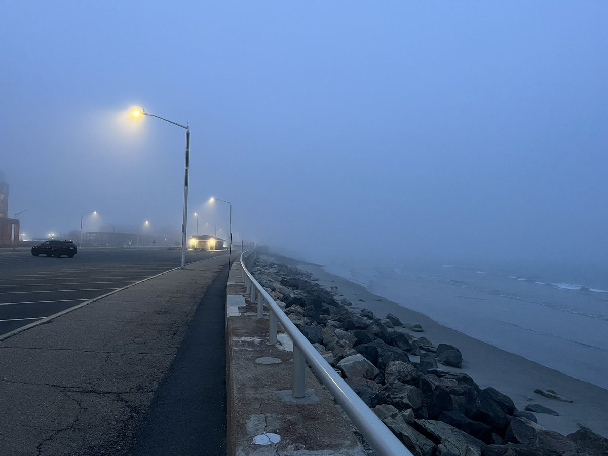 MarcHurBoston's tweet image. Keep clear of the moors. #fog #hull
