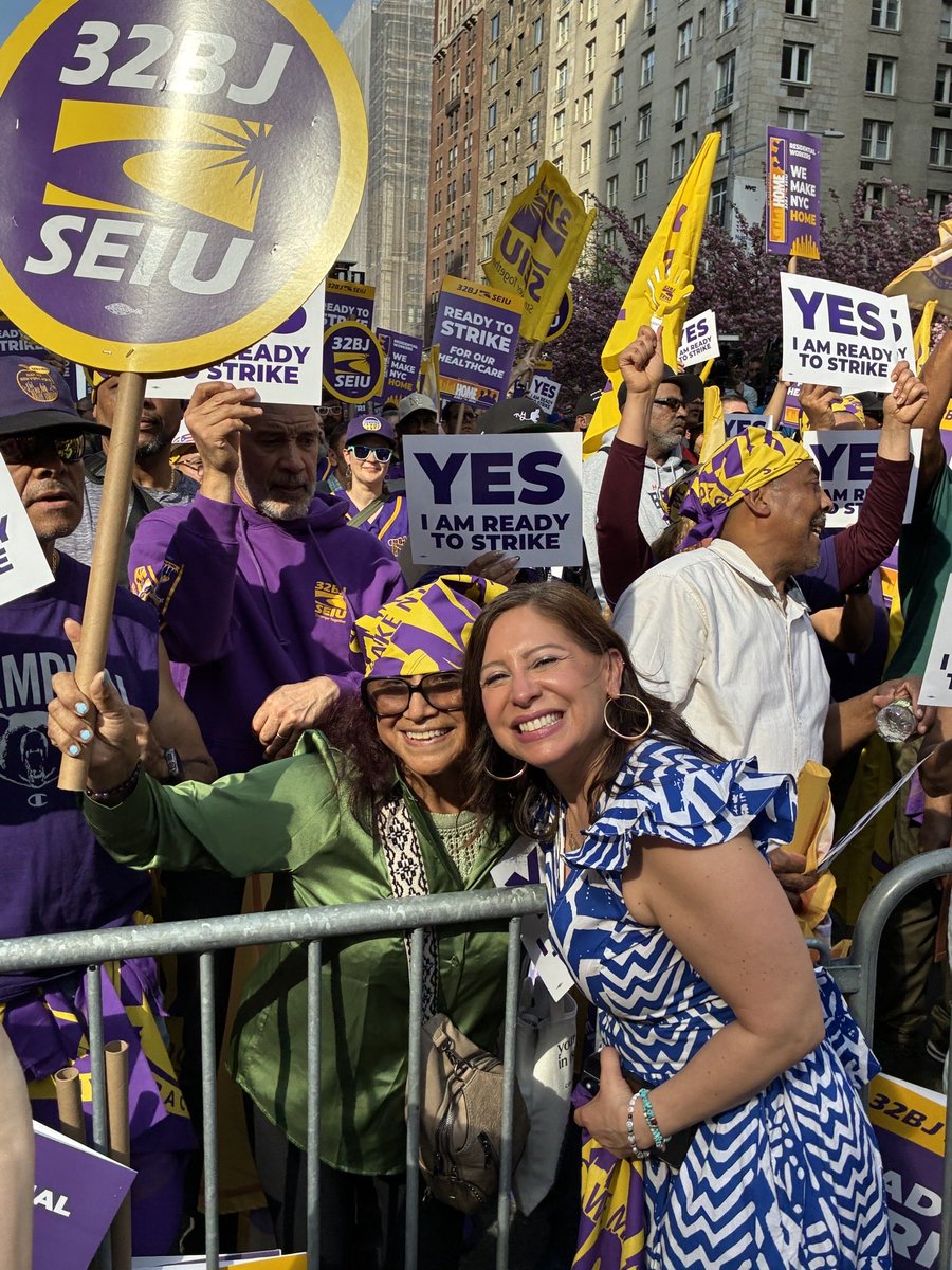 votejgr's tweet photo. 10,000 strong with @32BJSEIU workers taking over Park Ave—united, ready, and demanding the contract they deserve. I stand in full solidarity with the residential workers who keep NYC running every day. 

We are ready to strike &amp; ready to win! #32BJStrong #WeMakeNYCHome https://t.co/LdFVTxD3Ly