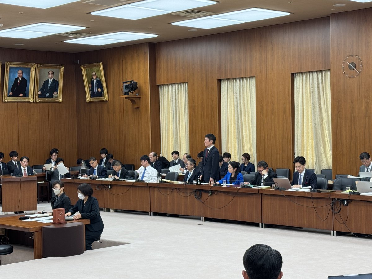 fukuharajunji's tweet photo. 財務金融委員会で「金融機能強化法改正案」の質問をしました。「合併で資金供給力を高めるのと同時に、地域未来戦略による産業集積（クラスター）を全国各地に作るべきではないか？」に対して、金融庁からは「挑戦する地域金融機関は後押ししたい！」との前向きな答弁を引き出しました。 https://t.co/2VzXhHZwm4