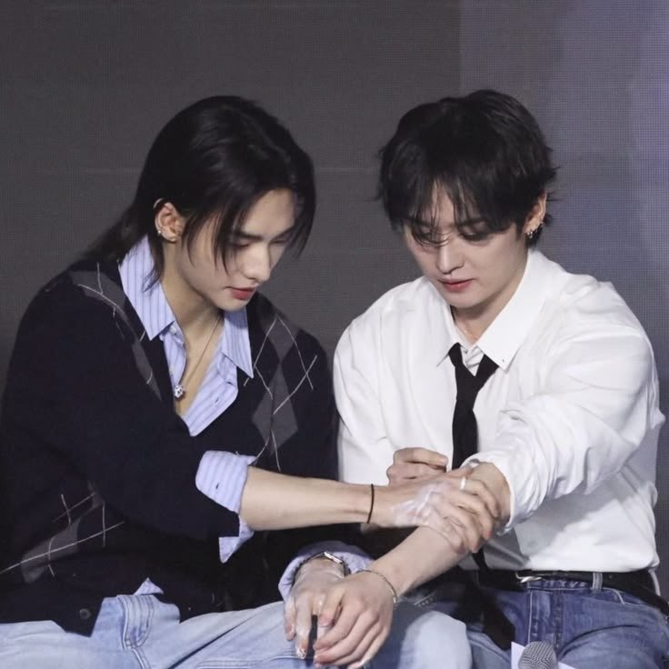 🗒️ 

💍 1͟4͟-͟0͟4͟-͟2͟6͟

Nada melhor do que nós…