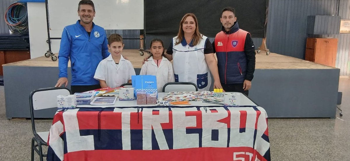 CuervosElTrebol's tweet photo. Colecta de Útiles Escolares 2026 

El jueves pasado hicimos entrega de la colecta de útiles escolares en los colegios Cincuentenario y Campo Riberi. 

Peña Cuervos El Trébol siempre presente 💙❤️
#masque90minutos https://t.co/ctdRJ320sT