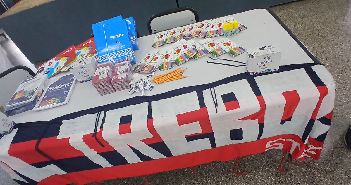 CuervosElTrebol's tweet photo. Colecta de Útiles Escolares 2026 

El jueves pasado hicimos entrega de la colecta de útiles escolares en los colegios Cincuentenario y Campo Riberi. 

Peña Cuervos El Trébol siempre presente 💙❤️
#masque90minutos https://t.co/ctdRJ320sT