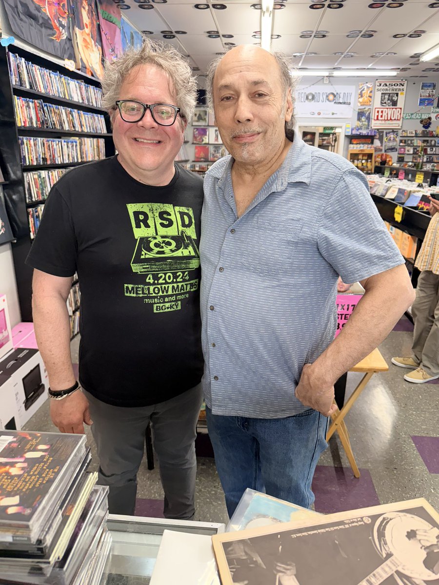 TheMellowMatt's tweet photo. @suemyassoff Tony stopped in the record store today! Nice guy and loves talking music. https://t.co/sjdW6Tatux