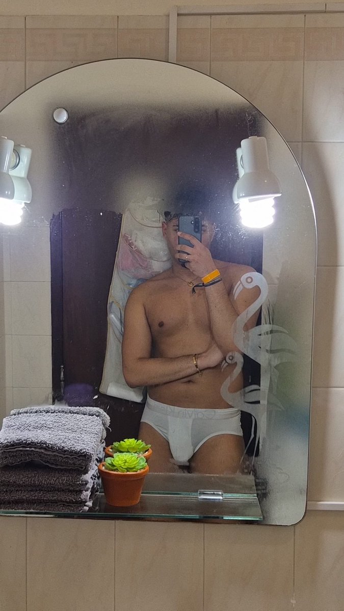 Who uses snap??

snapchat.com/add/its_bernas…