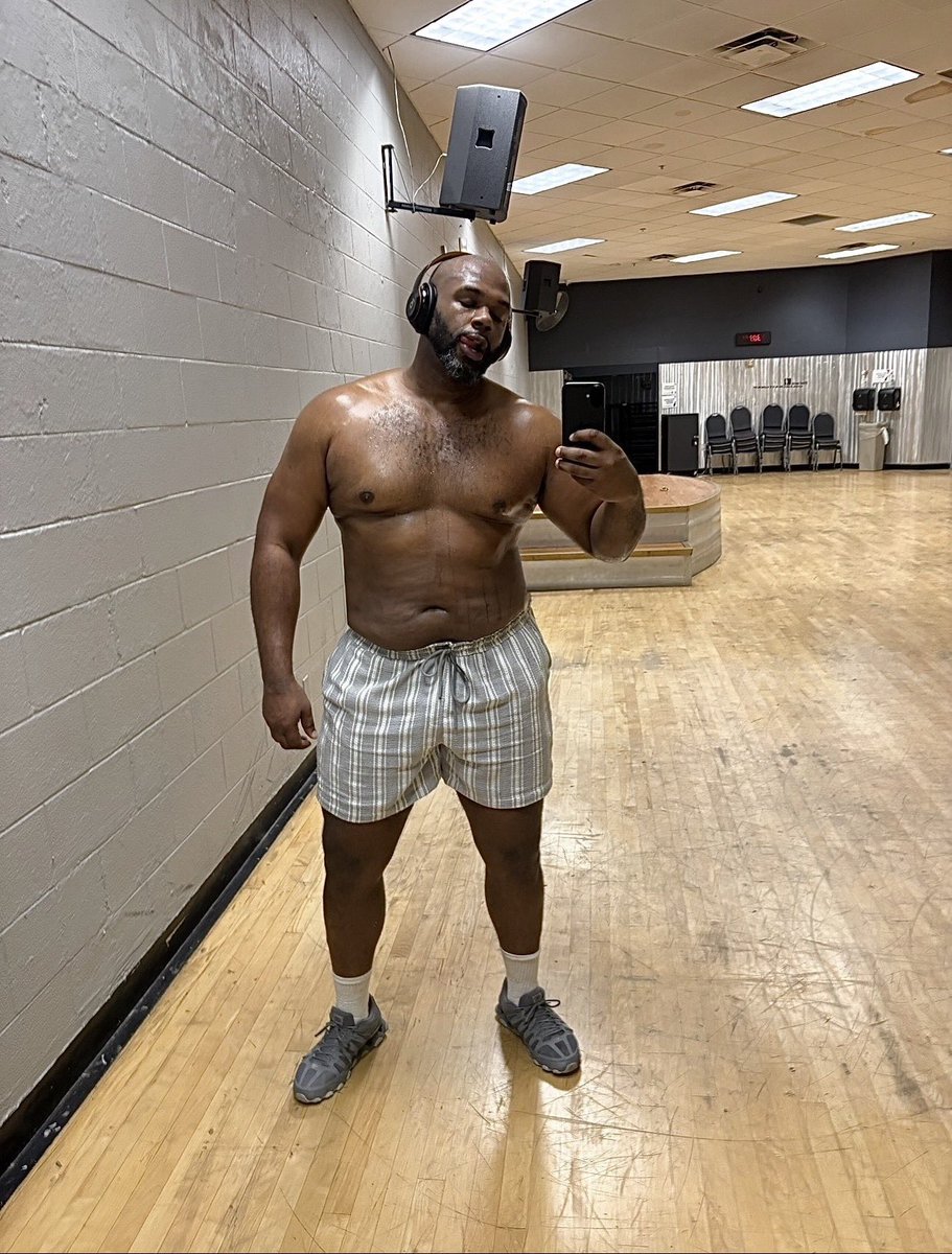 visualsbyherman's tweet photo. growth looks good when you lock in and really get to doing the work 🔋🦾 https://t.co/TRWaFQlulP