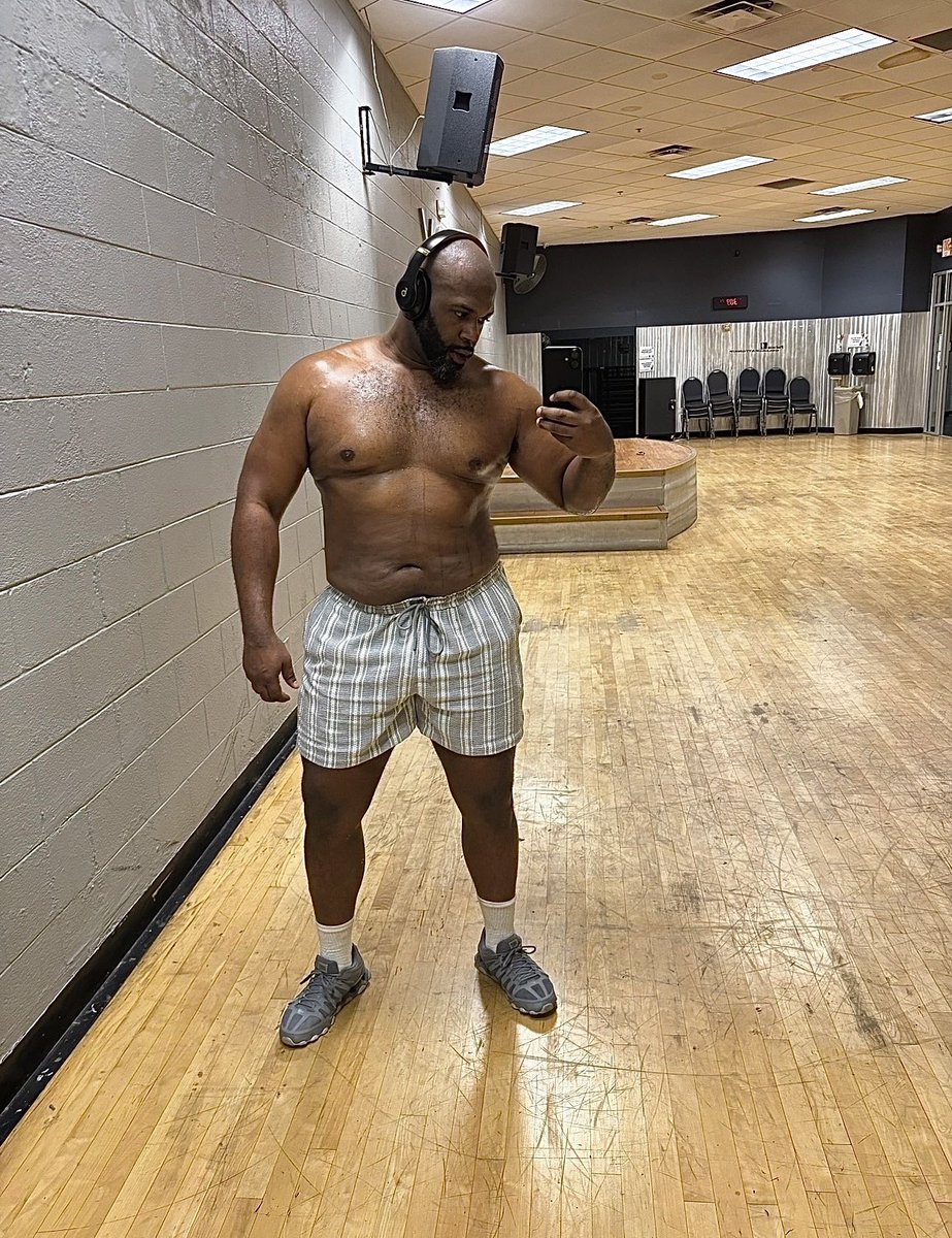 visualsbyherman's tweet photo. growth looks good when you lock in and really get to doing the work 🔋🦾 https://t.co/TRWaFQlulP