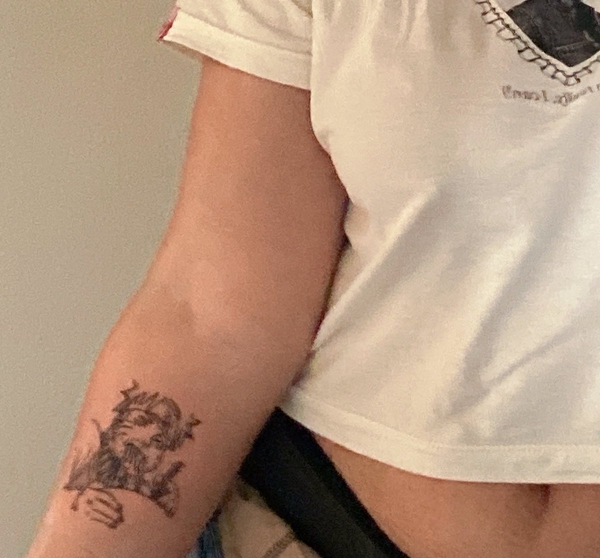 ellie 🪭 vai ver o bts! tweet media