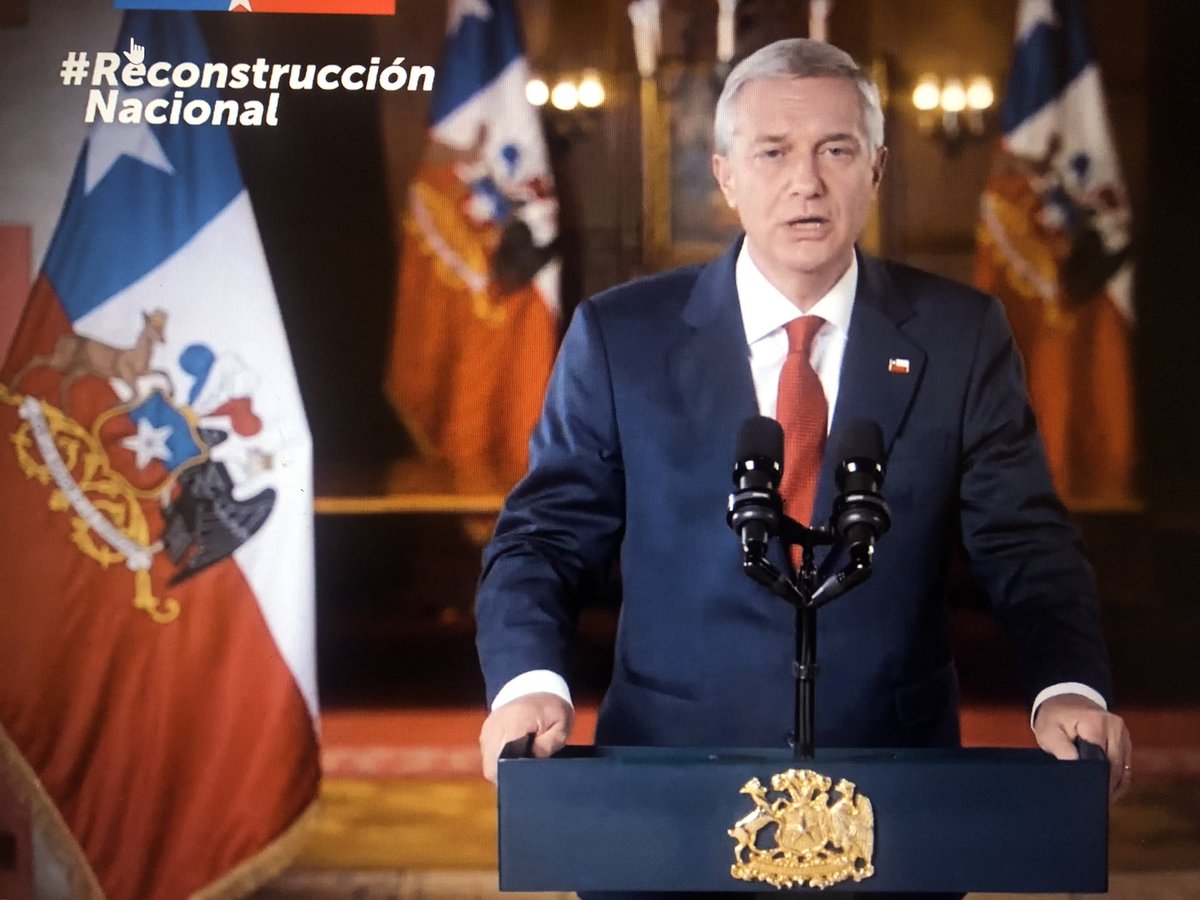 PiensaPrensa's tweet photo. José Kast: “las malas decisiones tienen consecuencias (…) nuestro gobierno tiene que actuar con urgencia y promete una Reforma Tributaria” proyecto de ley que favorecerá a las grandes empresas y al 1% de los más ricos de Chile. https://t.co/uUw01dBLTV